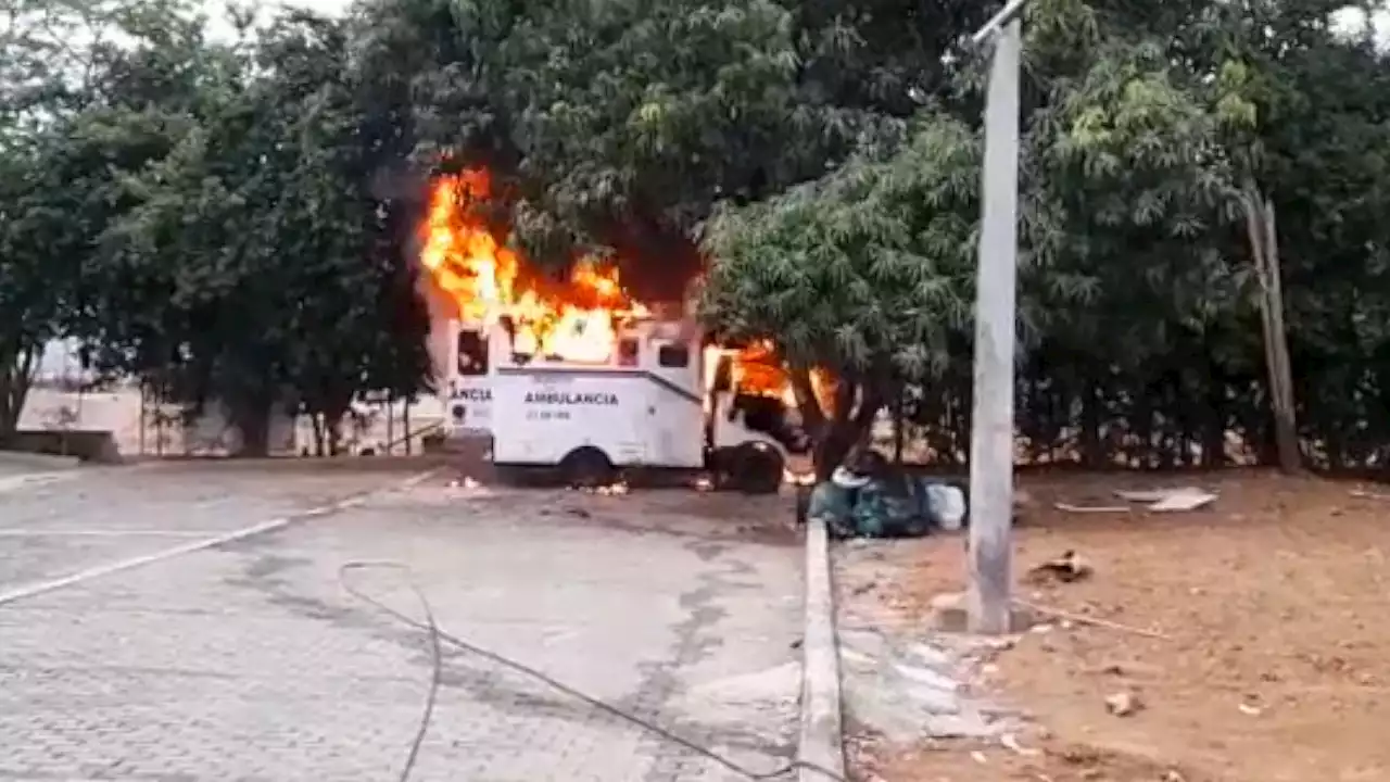 ¡Muy grave! quemaron una ambulancia en Caucasia