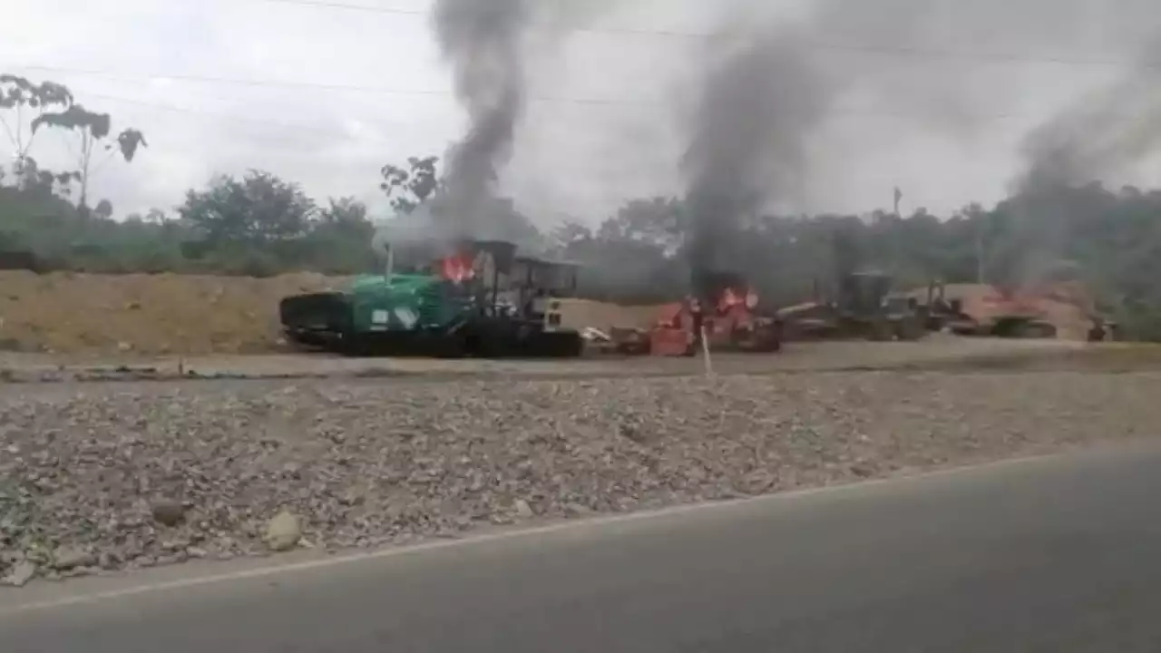 [VIDEO] Atención queman maquinaria para pavimentar vía hacia Caucasia