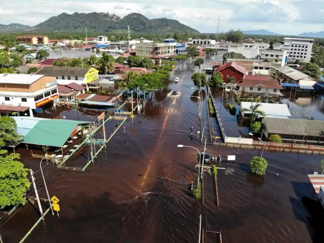 Govt to expedite post-flood recovery efforts at 17 Johor schools | The Malaysian Insight