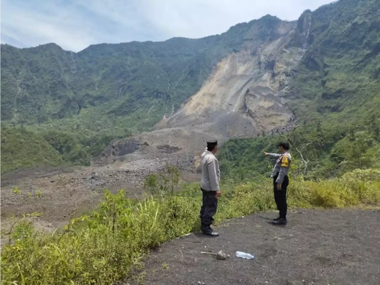 Dinding Kawah Gunung Galunggung Tasikmalaya Dikabarkan Longsor |Republika Online