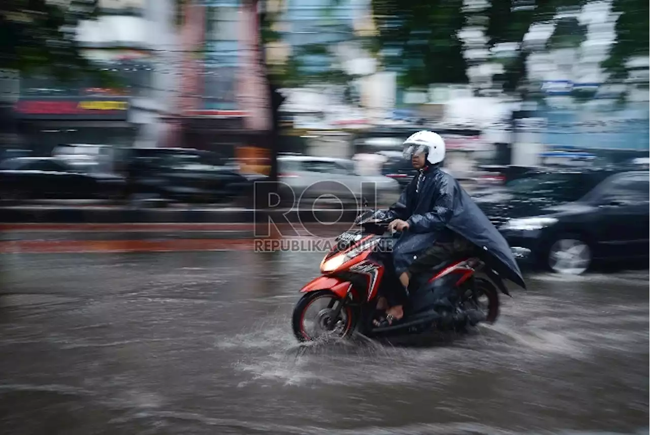 Masyarakat Diimbau Waspada, Jakarta Diprediksi Diguyur Hujan Pada Ahad Siang Ini |Republika Online