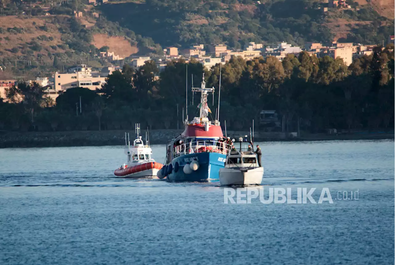 Ribuan Migran Diselematkan di Ujung Selatan Italia |Republika Online