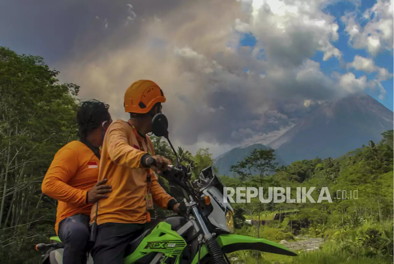 Siaga Erupsi Merapi, PMI Bagikan Masker untuk Masyarakat Terdampak |Republika Online