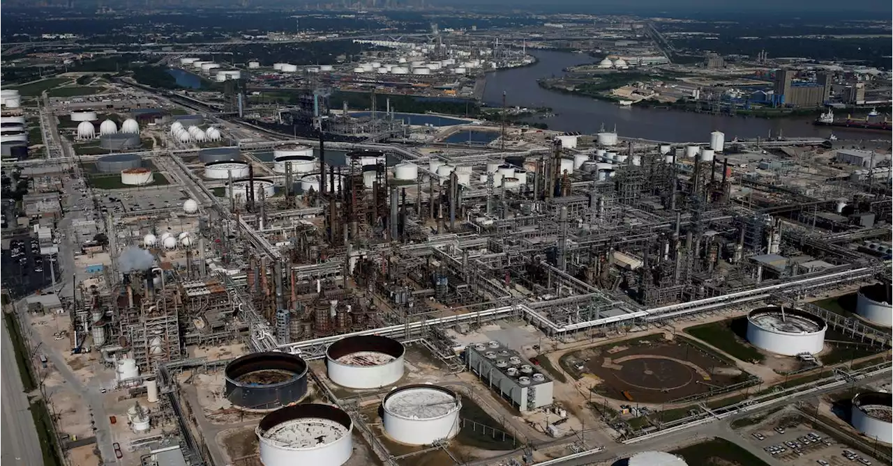 Union says Lyondell misled it about possible Houston refinery buyers