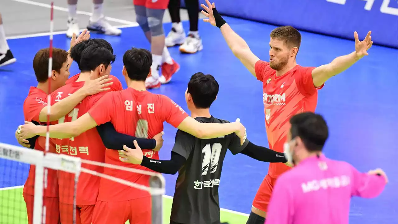 프로배구 4위 한국전력, OK금융 꺾고 '봄배구' 성큼