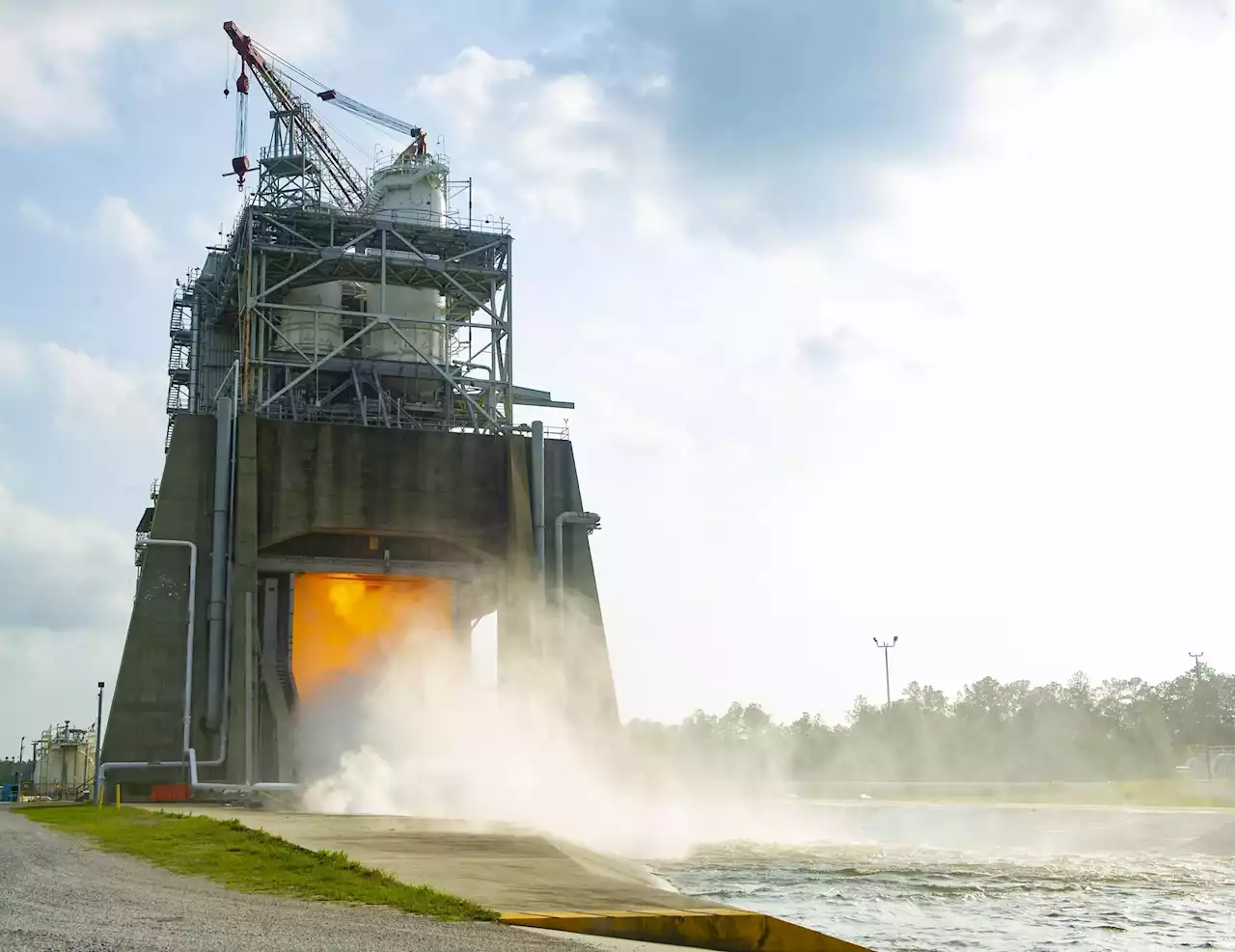 NASA Tests Upgraded Artemis Moon Rocket Engines at 113% Power Level