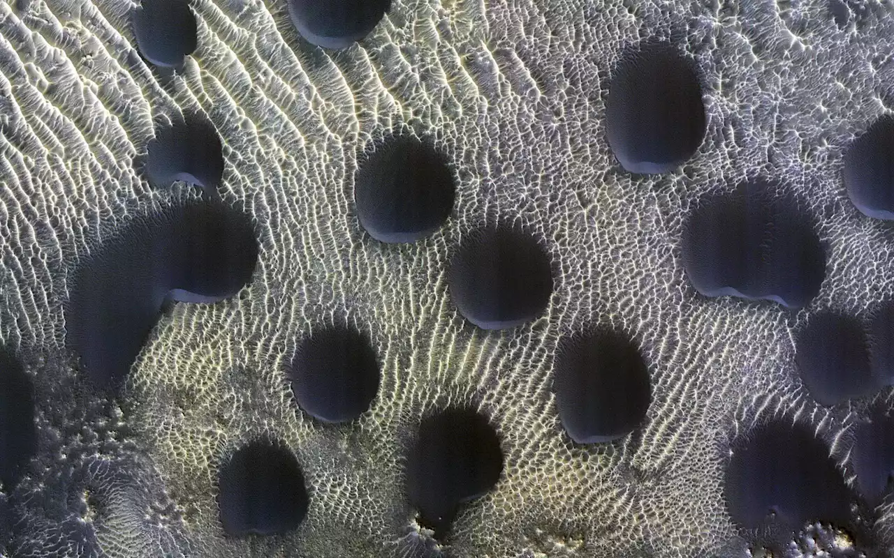 Strange Circular Sand Dunes Discovered on Mars by NASA Spacecraft