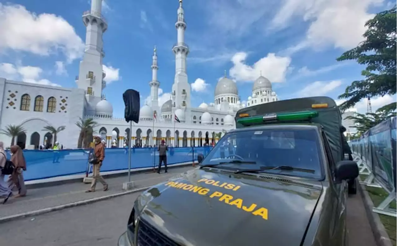 Dijaga Satpol PP Selama 19 Jam/Hari, Masjid Raya Sheikh Zayed Solo Bebas PGOT