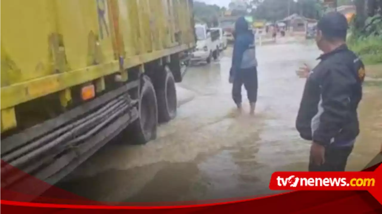 Hujan 12 Jam, Jalan Lintas Timur Palembang-Jambi Terendam Banjir