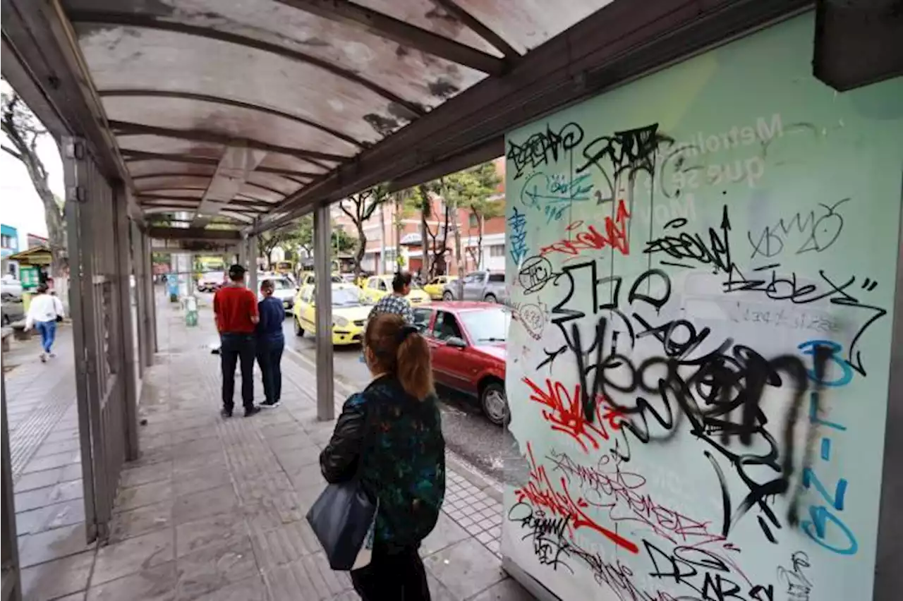 Vandalismo y abandono, panorama desolador en estaciones de Metrolínea