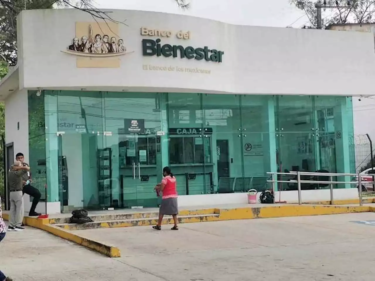 Les roban 30 millones a a usuarios del Banco del Bienestar en Guerrero y Michoacán