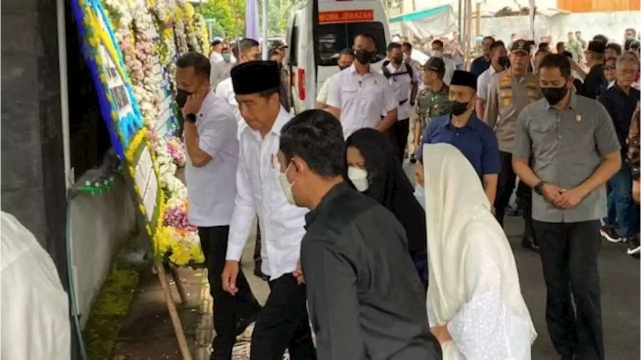 Jokowi dan Iriana Datangi Rumah Duka Istri Moeldoko Koesni Harningsih