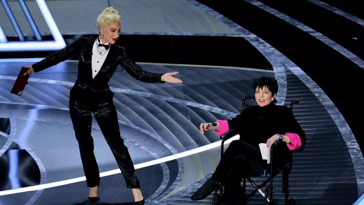 Aux Oscars 2022, Lady Gaga rend un hommage mode à Liza Minnelli