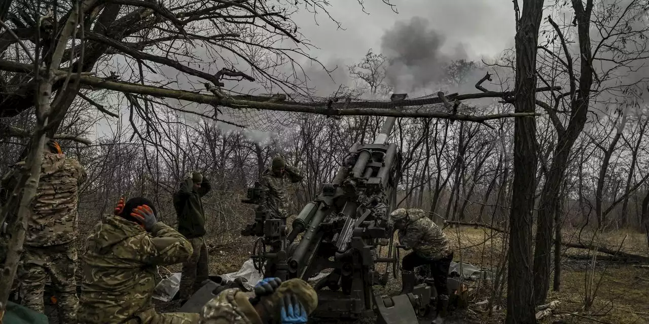 Russian, Ukrainian Forces Pinned Down in Fight for Key City