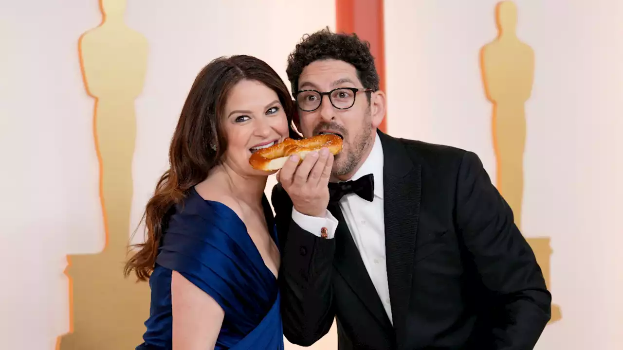 Katie Lowes, Abington native Adam Shapiro bring taste of Philadelphia to the Oscars