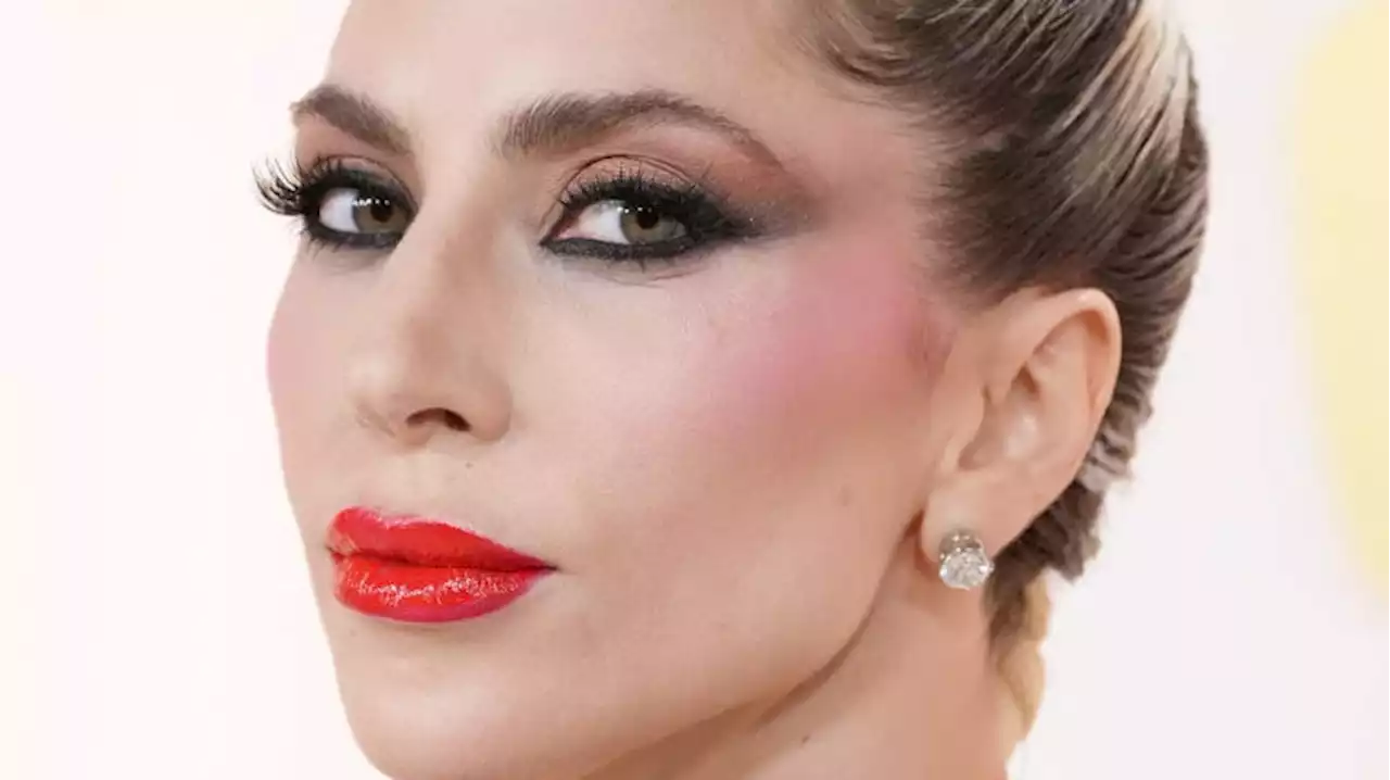 Lady Gaga Just Went Full 'Black Swan' At the Oscars