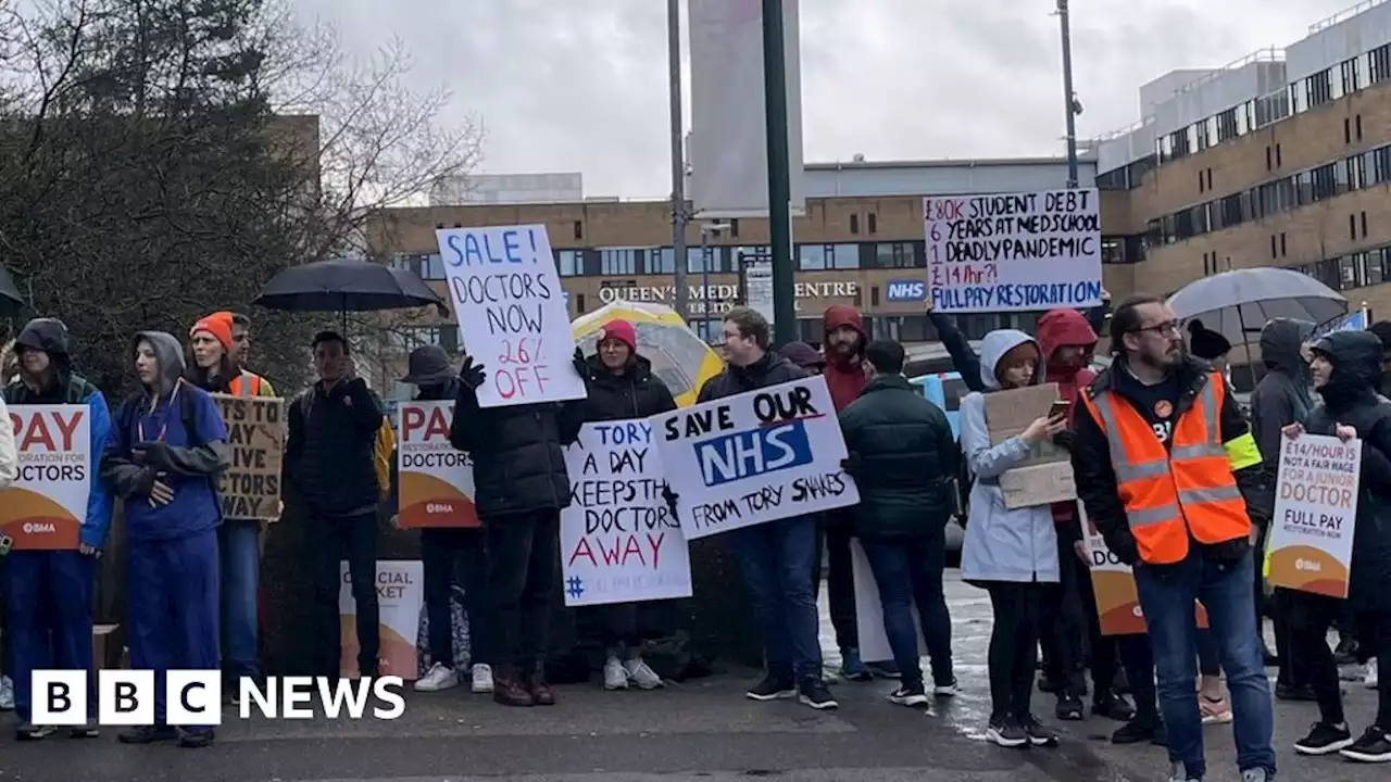 Junior doctors strike: East Midlands doctors join national walk-out