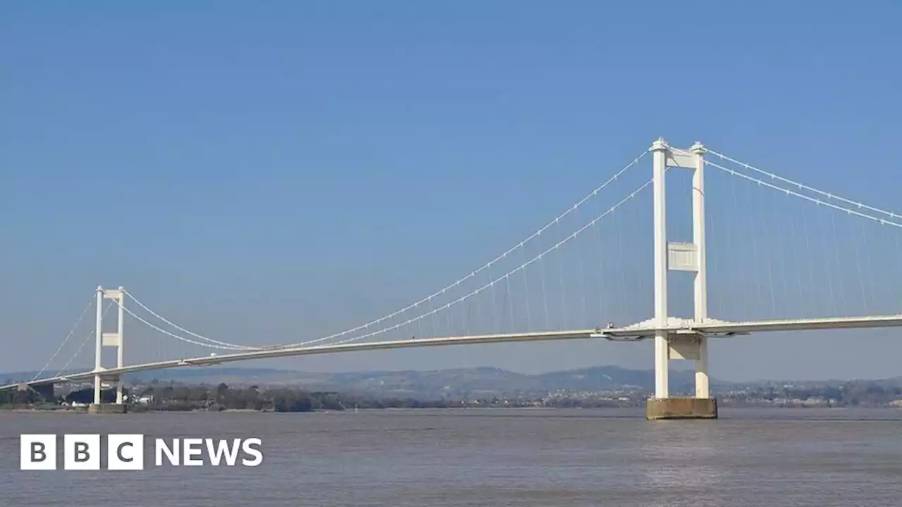 M48 Severn Bridge closed as high winds weather warning issued