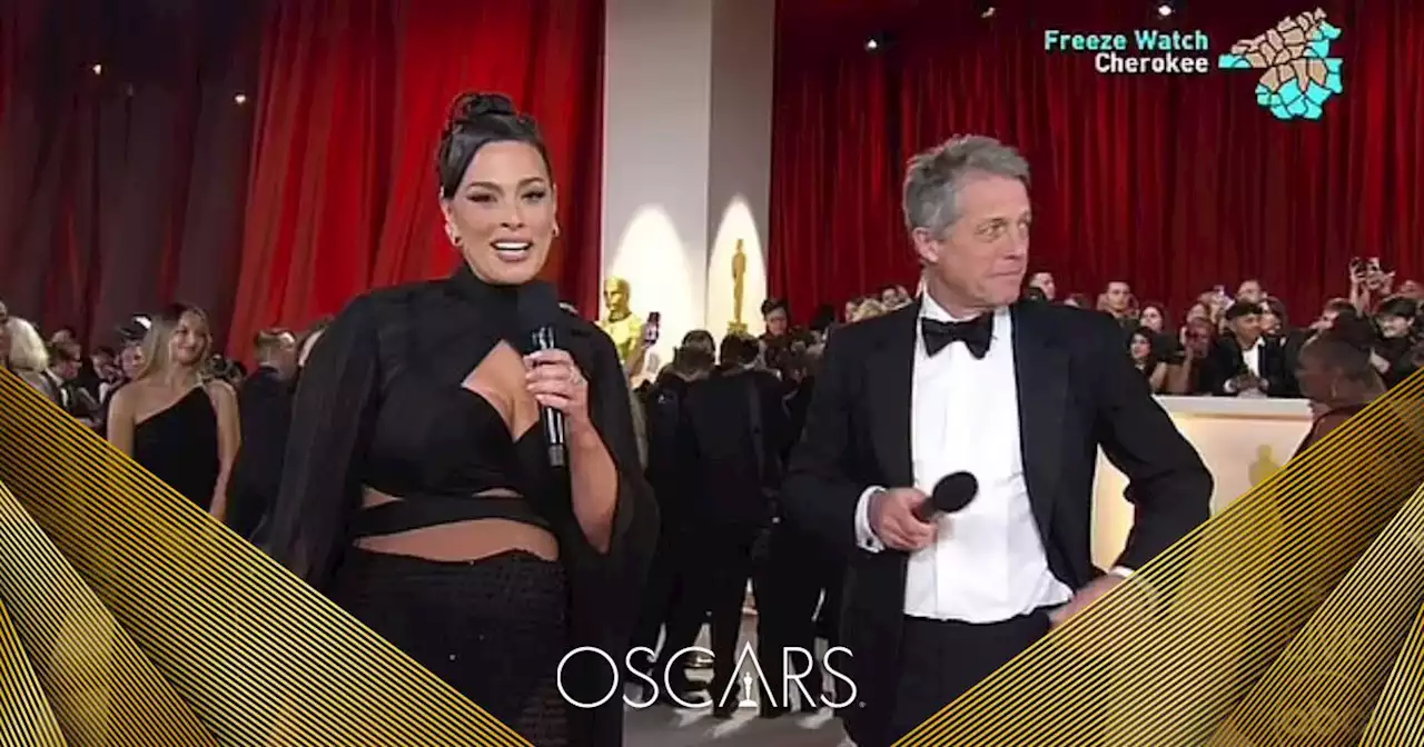 Hugh Grant & Ashley Graham: Fremdscham-Moment bei den Oscars: Er lässt Moderatorin auflaufen