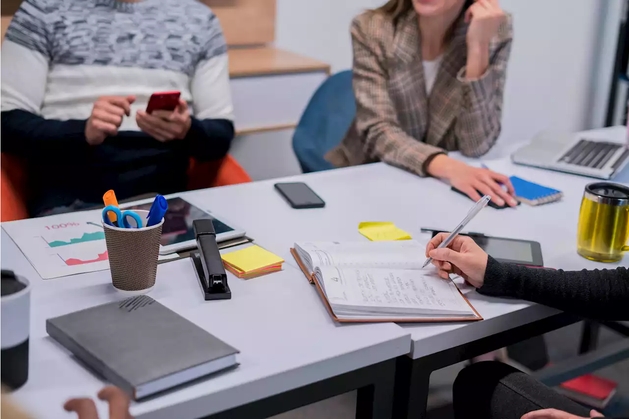 “Reducción de jornada laboral no tiene mucho sentido”: Experto en economía laboral