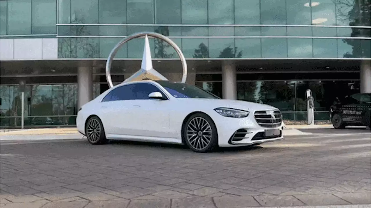 Low-Riders Would Love This Bouncing Mercedes-Benz S-Class | Carscoops