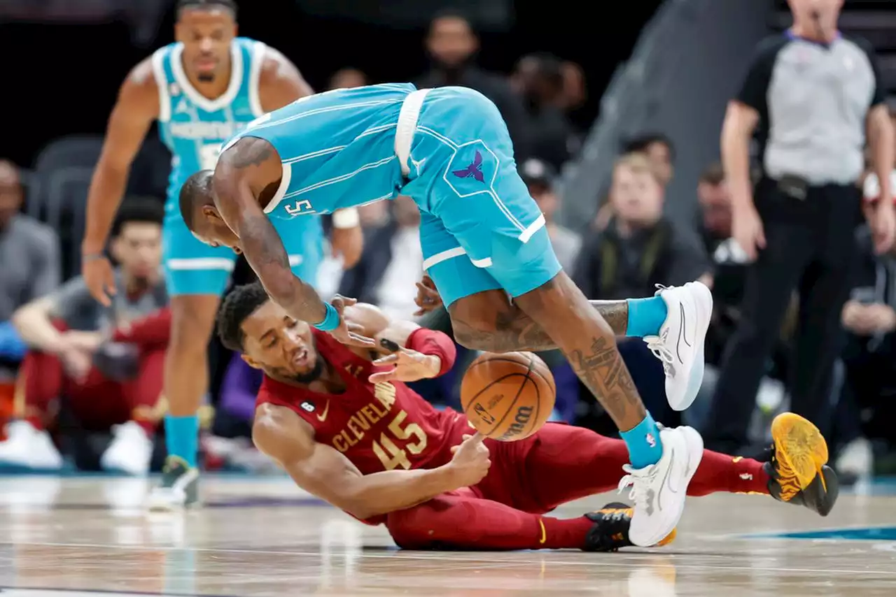 Cavs wake up in the fourth quarter, stun Hornets with 114-108 come-from-behind win