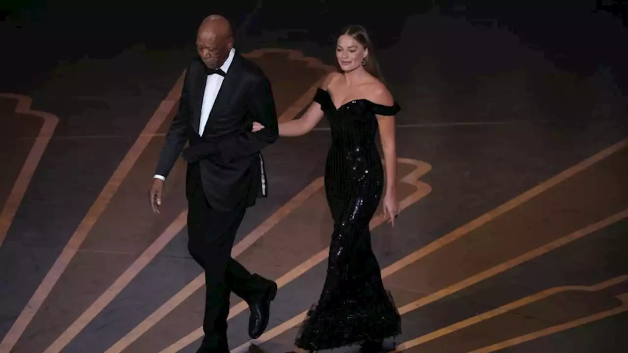 Oscars 2023 : pourquoi Morgan Freeman portait-il un gant noir lors de la cérémonie ?