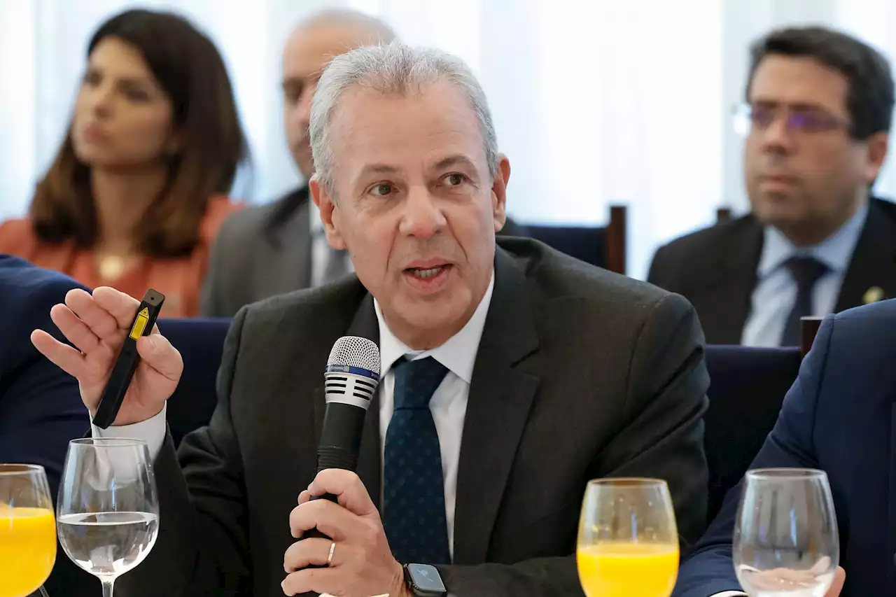 Bento Albuquerque deve dizer à PF que desconhecia conteúdo de estojo com joias