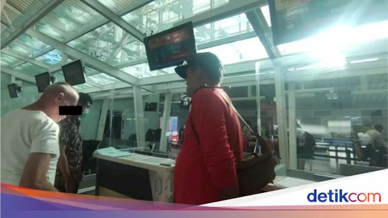 Bule Masuk Bali dengan VoA, Ketinggalan Pesawat, Kehabisan Uang, Dideportasi