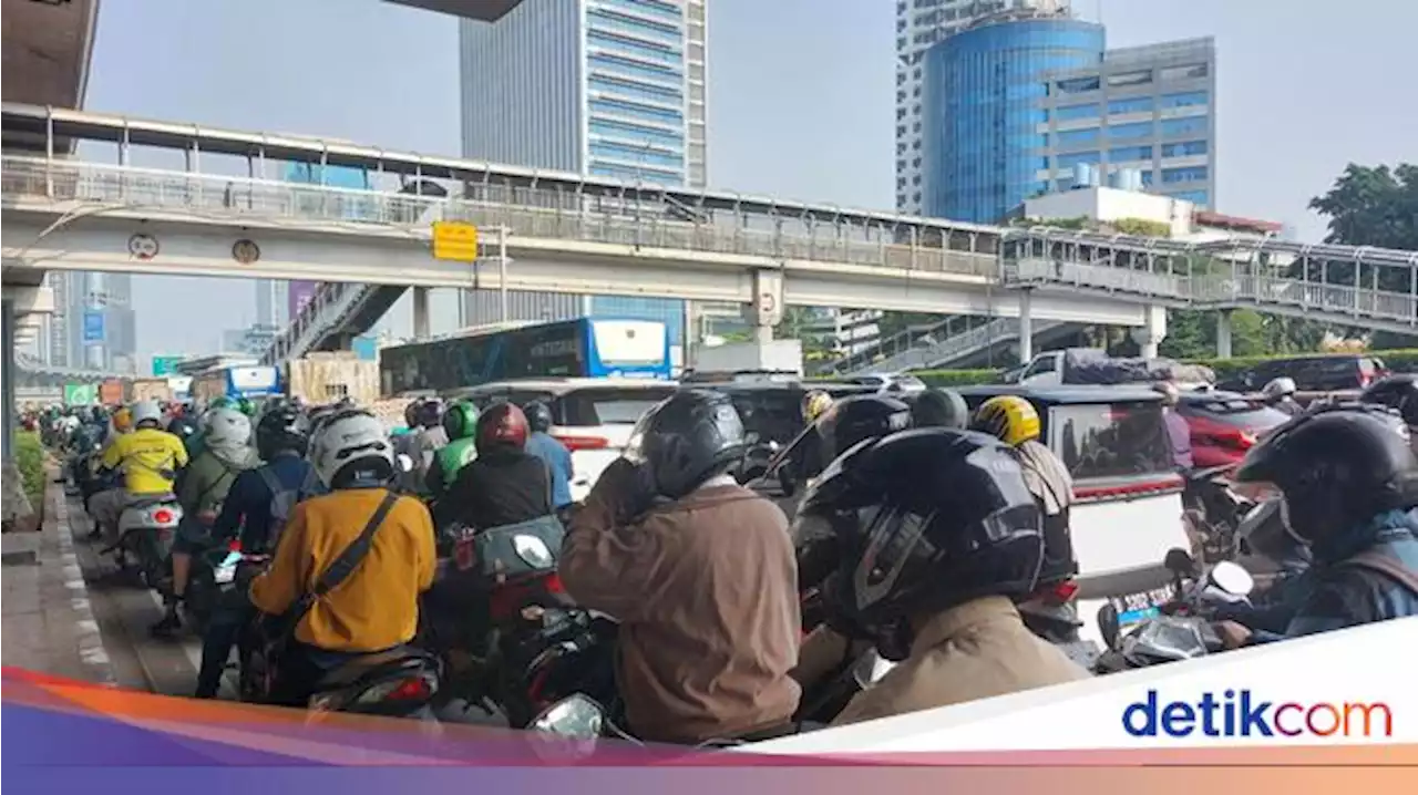 Jalur Neraka Pancoran Arah Semanggi, Mengeluh Macet tapi Tetap Dilalui