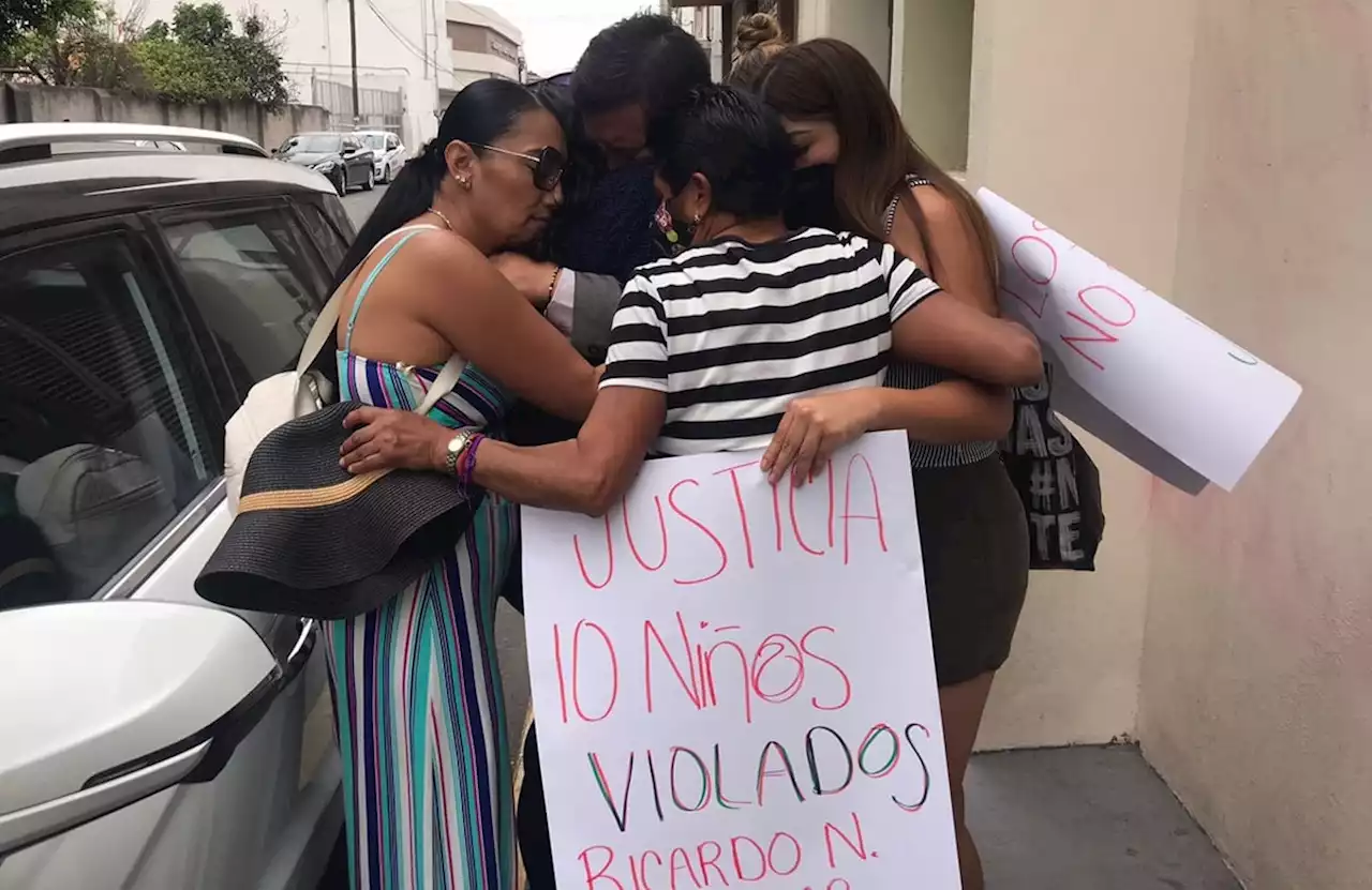 “¡Los niños no se tocan!”, protestan tras audiencia del “monstruo” del jardín de niños de Tultitlán