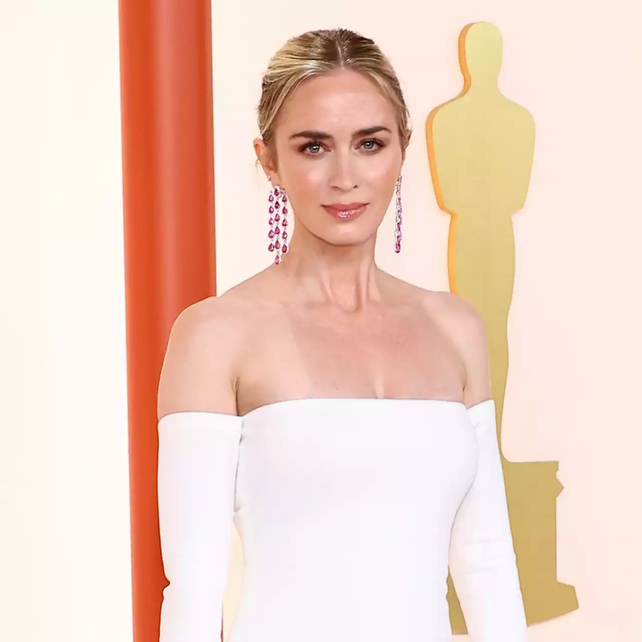 Oscars 2023: See the Most Dazzling Jewelry Worn by Emily Blunt, Jessica Chastain, Halle Bailey and More - E! Online