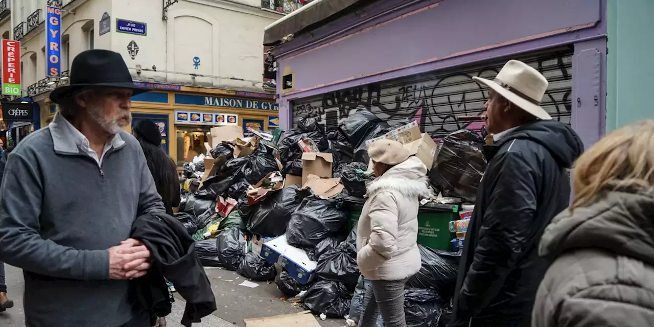 Grève des éboueurs : les riverains exaspérés par la saleté des rues parisiennes