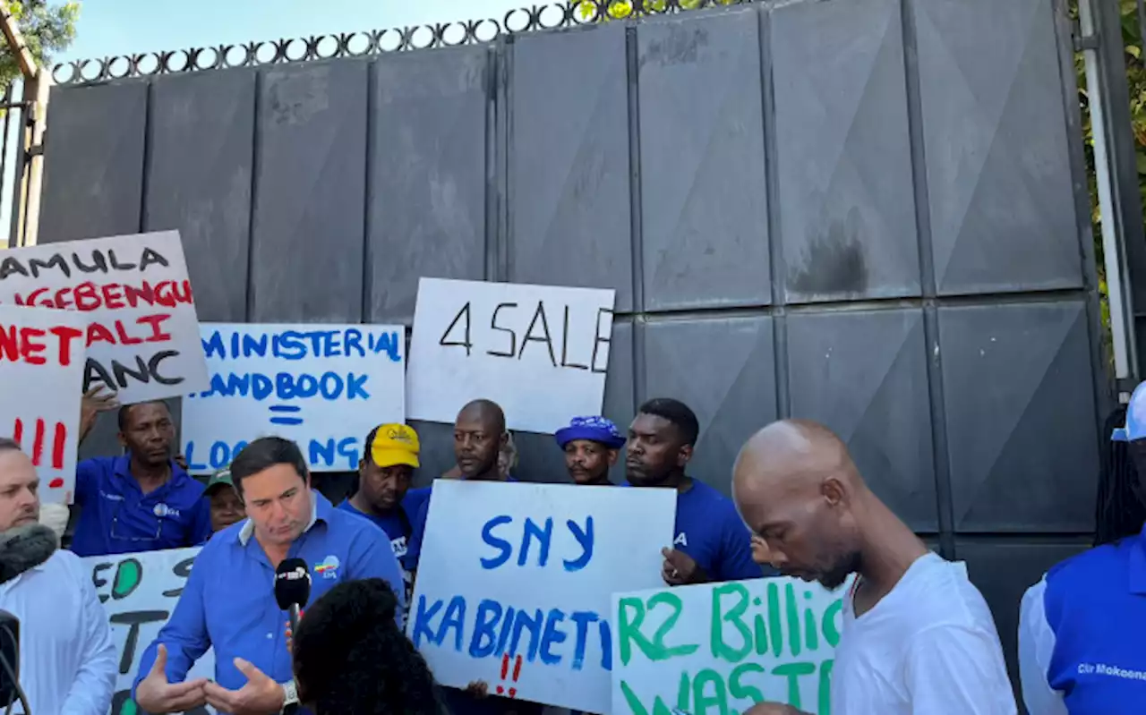 DA's Steenhuisen wants govt to get rid of luxurious ministerial residences