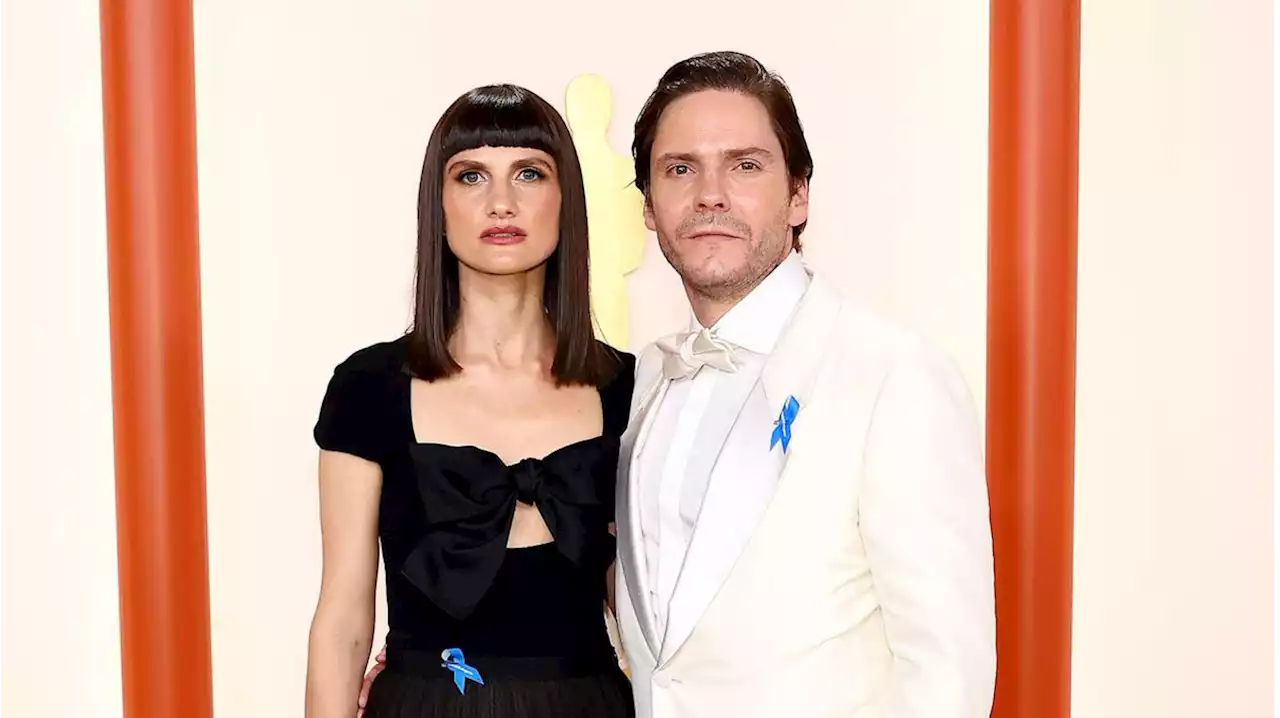 Daniel Brühl: Eleganter Pärchenauftritt mit Felicitas Rombold bei den Oscars