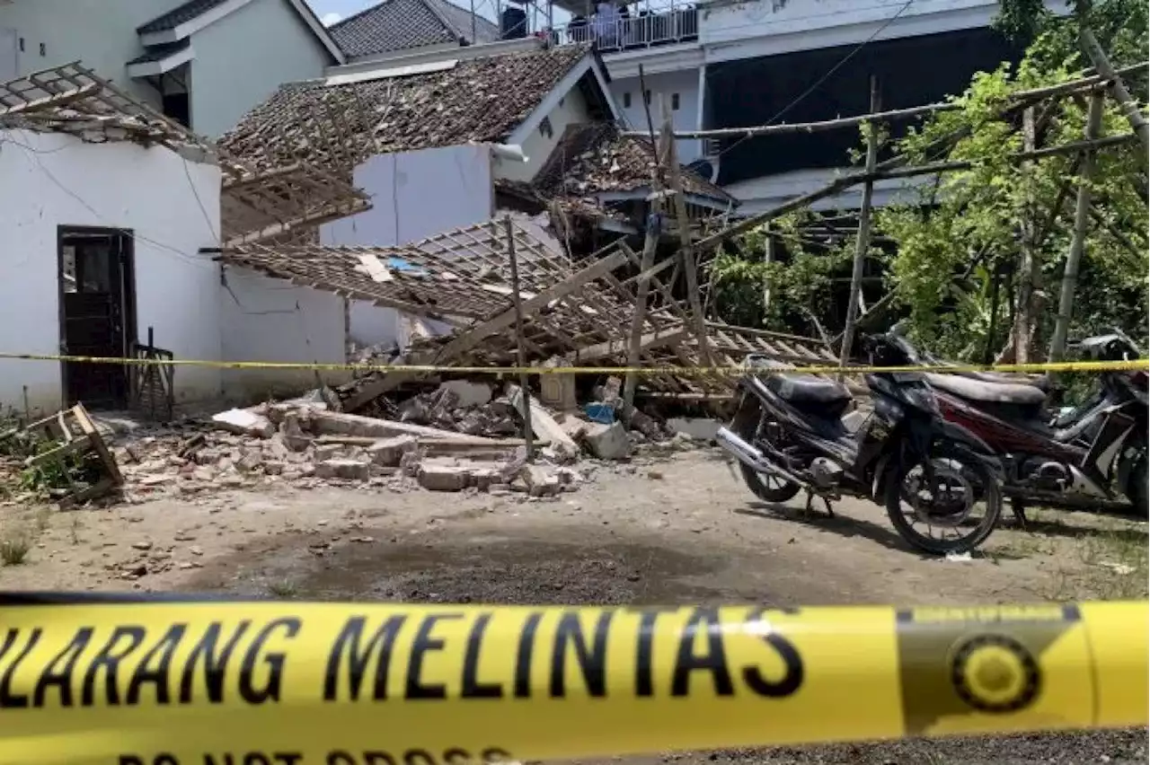 Polisi Temukan Serbuk Bahan Baku Petasan di Lokasi Ledakan Kasembon Malang