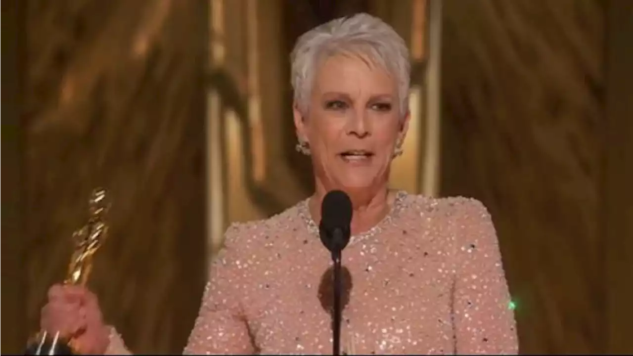 Jamie Lee Curtis Menangkan Oscar untuk Kategori Aktris Pendukung Terbaik