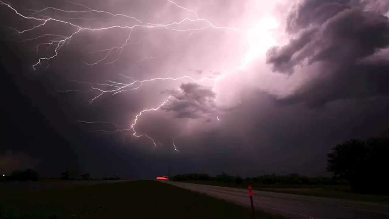 Orages : 21 départements en vigilance orange, dont 6 en Occitanie, et jusqu'à 25°C dans le Sud-Ouest