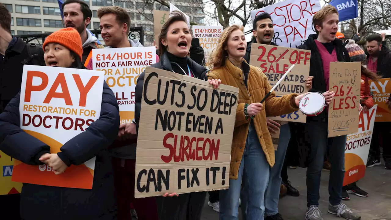 Junior doctors 'could be paid more if they worked in Pret', union bosses claim at start of three-day walkout