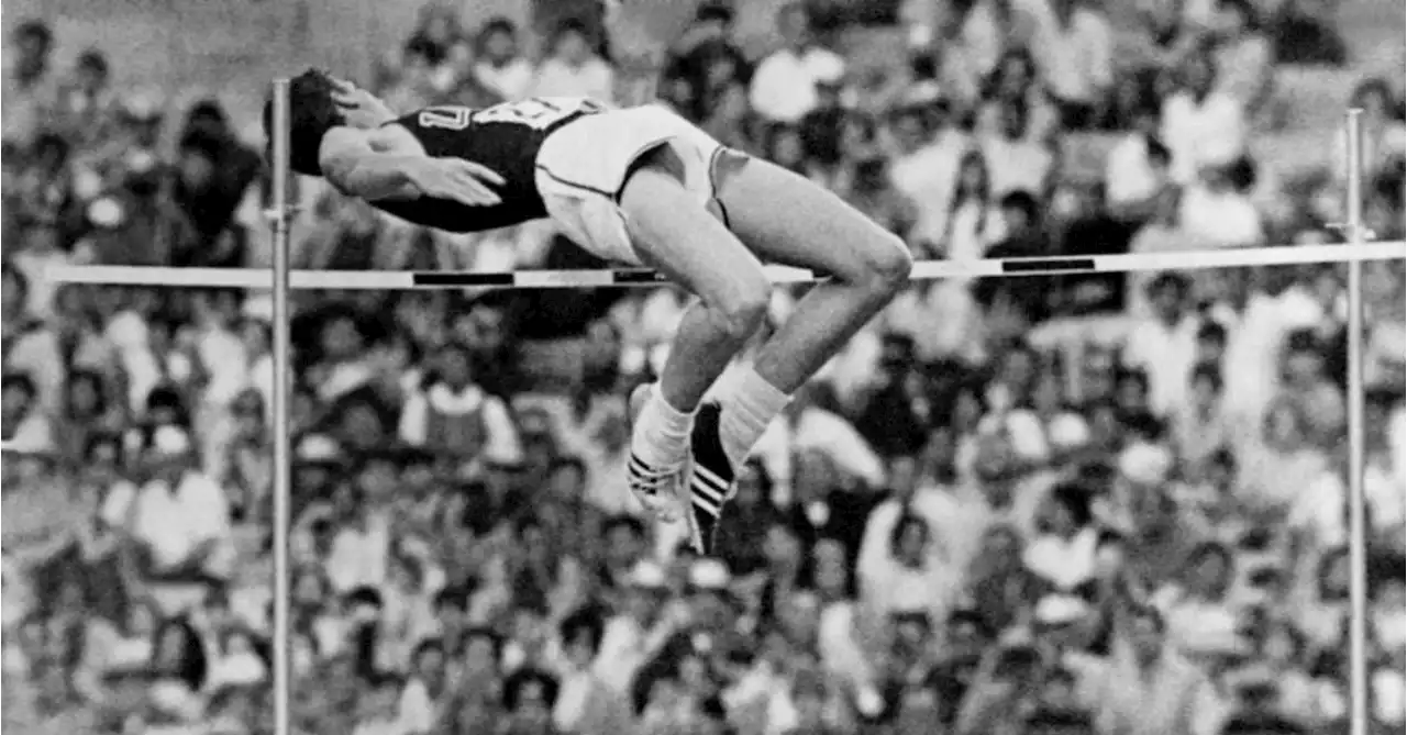 Dick Fosbury, la légende du saut en hauteur, est mort à l’âge de 76 ans