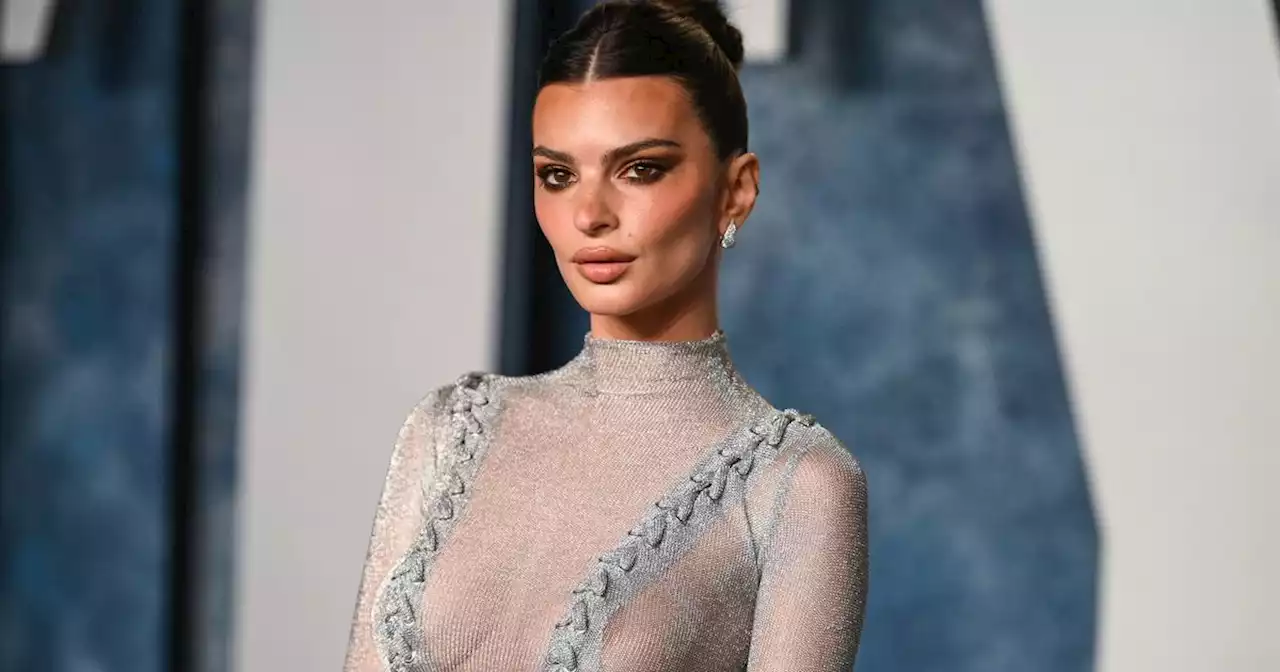 Cotte de maille et transparence : la tenue torride d'Emily Ratajkowski aux Oscars