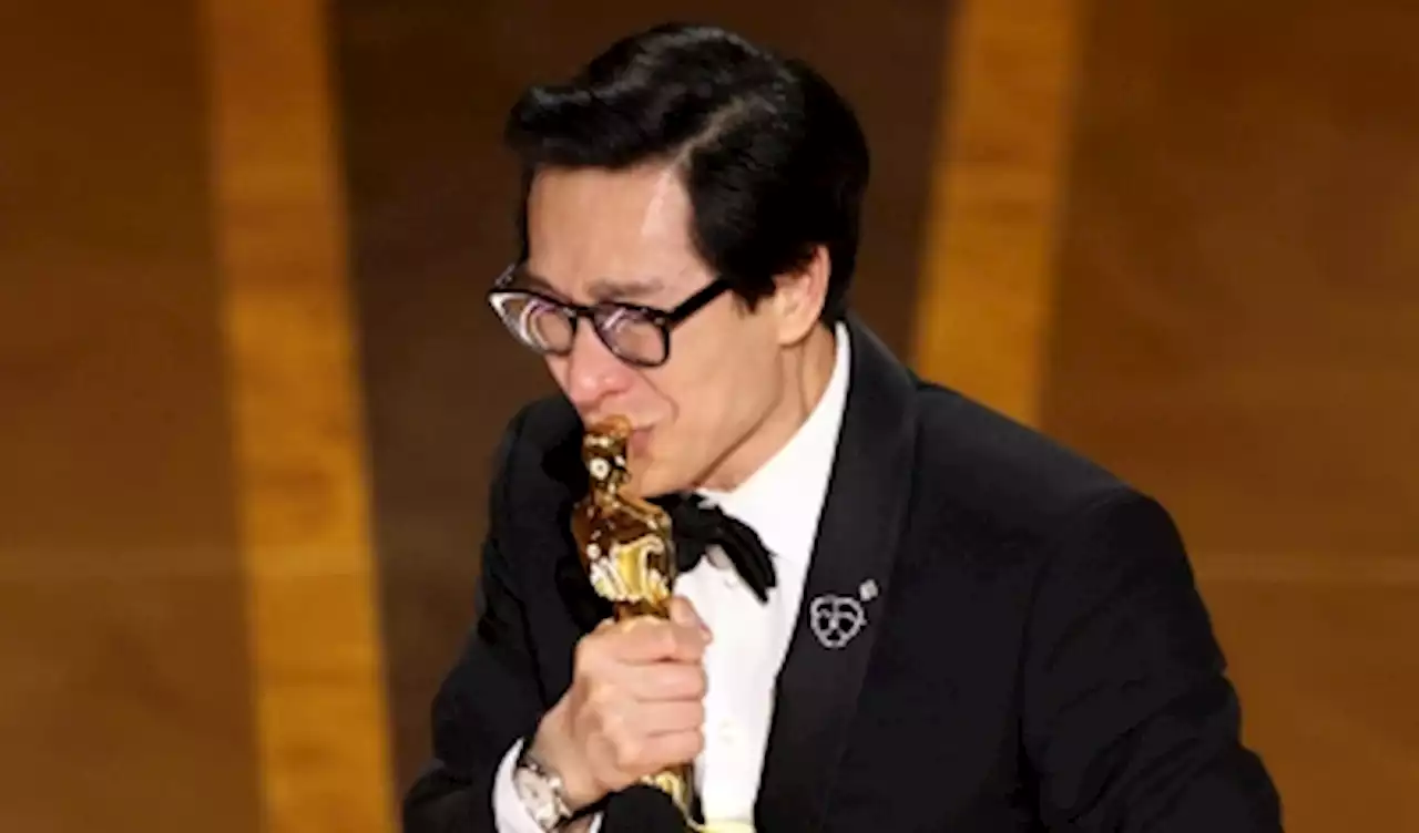 Ke Huy Quan wins best supporting actor for ‘Everything, Everywhere’