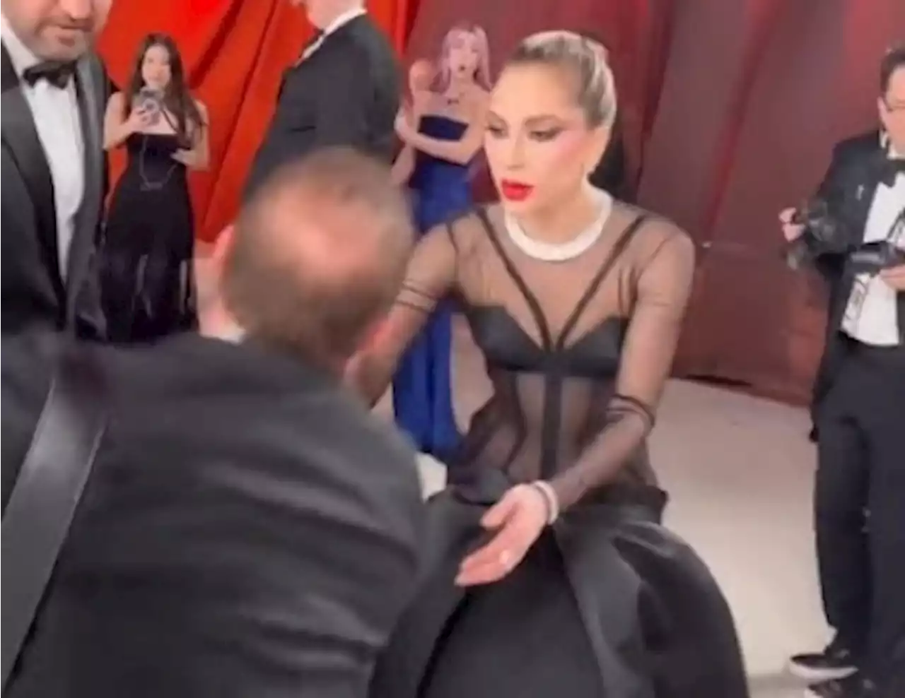 Lady Gaga rushes to help photographer who stumbled on the red carpet at the Oscars