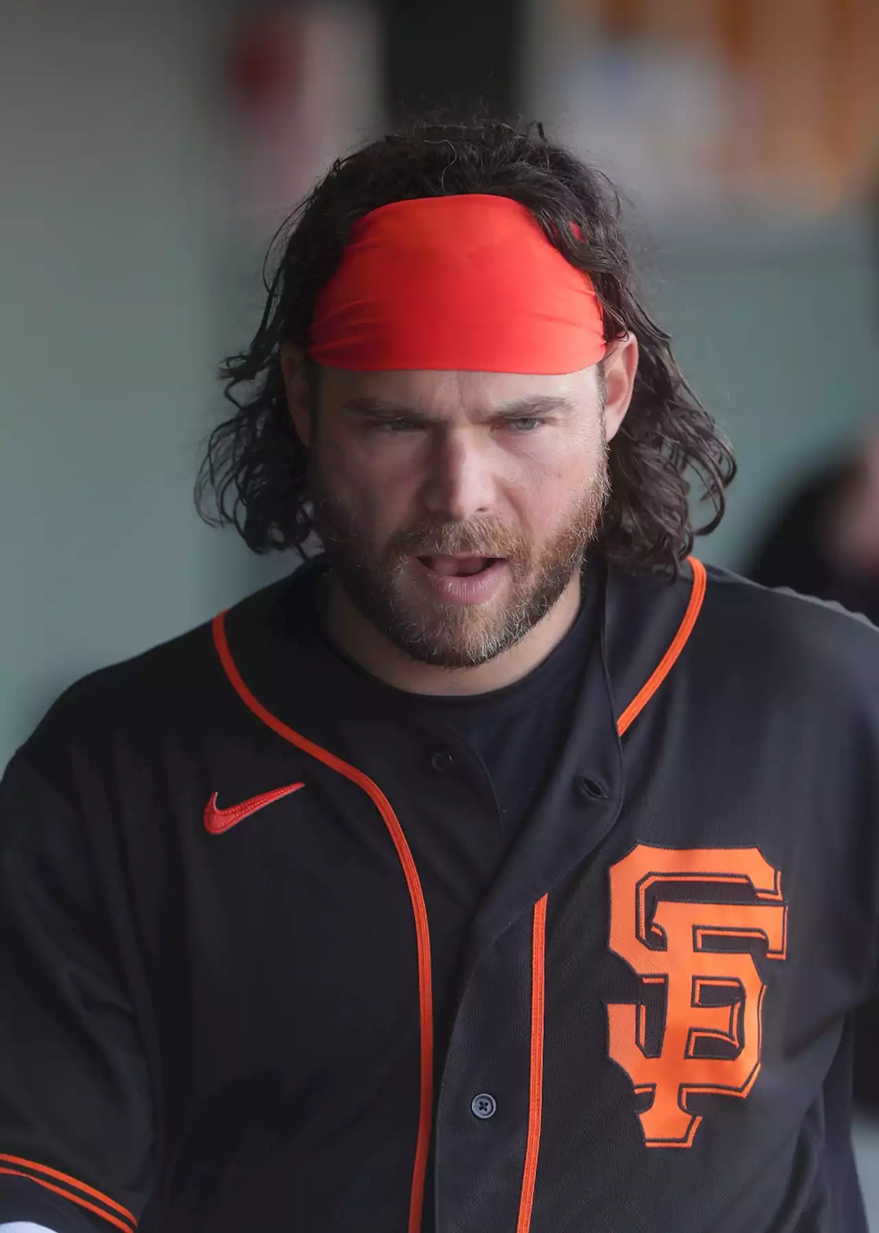 SF Giants shut down Brandon Crawford with knee discomfort