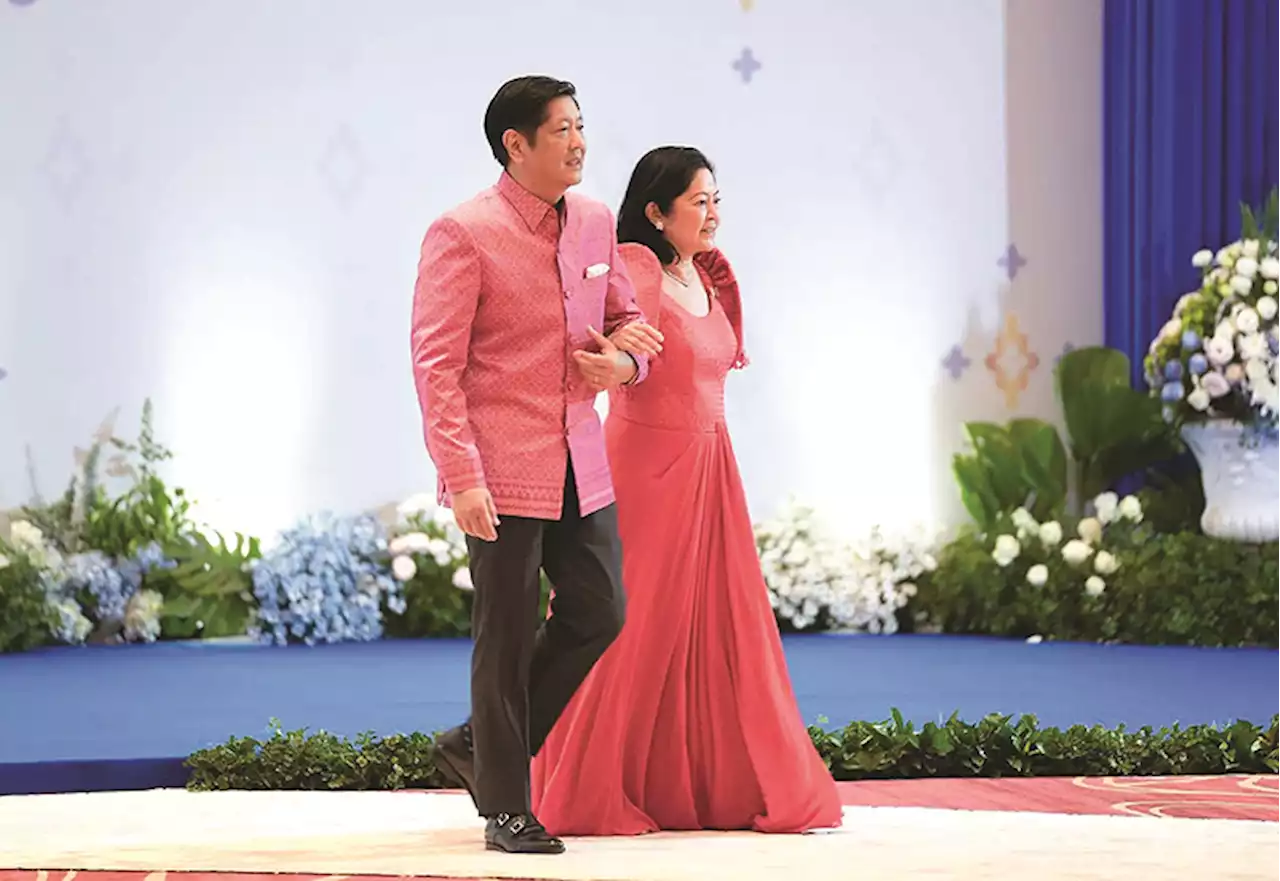 First Lady offers marriage tips to Bacolod couples