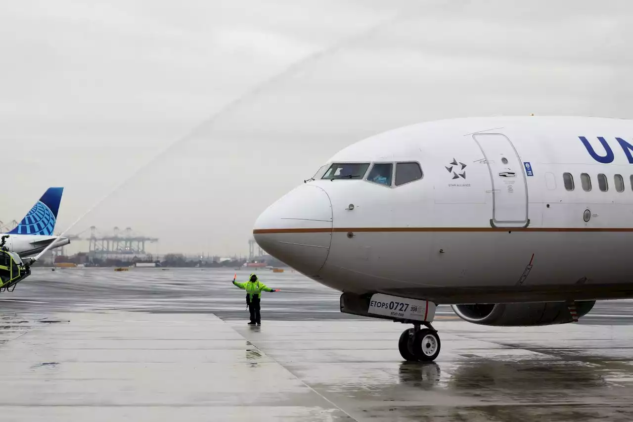 Passengers held on flight from Newark for more than 2 hours after threat is found in bathroom