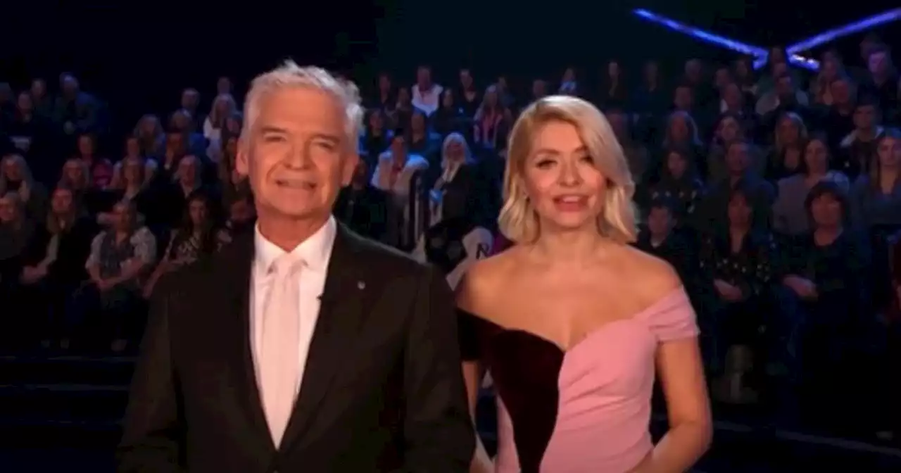 ITV Dancing on Ice Final 'chaos' as Phil and Holly halt show