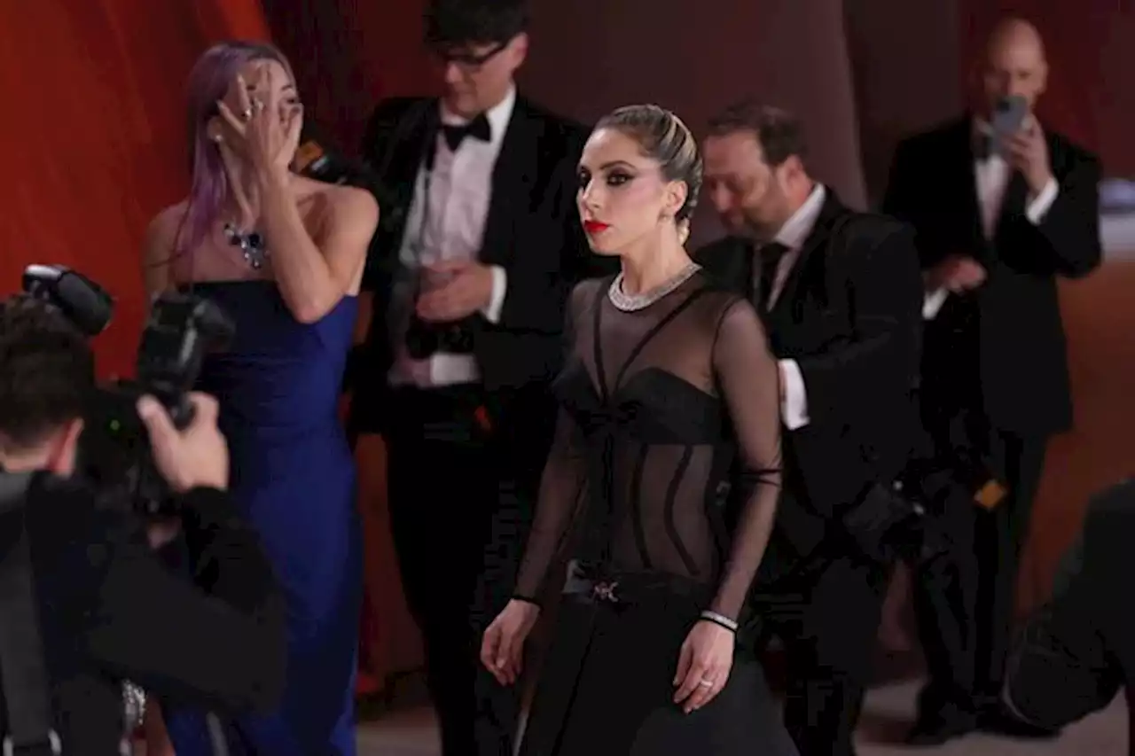 Lady Gaga en los premios Óscar: el accidente en plena alfombra que nadie vio - Pulzo