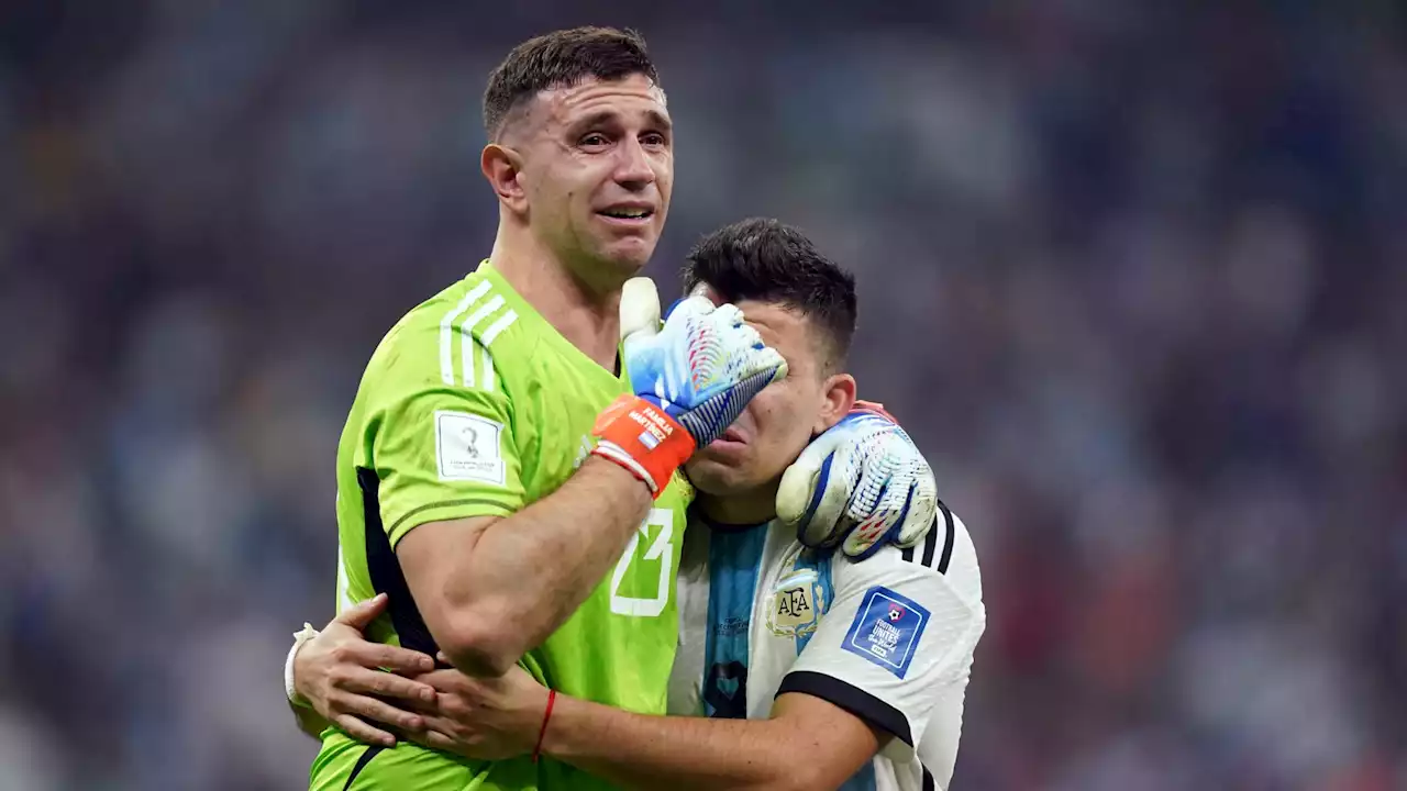 Argentine: Emiliano Martinez a vendu ses gants de la finale du Mondial pour une bonne cause