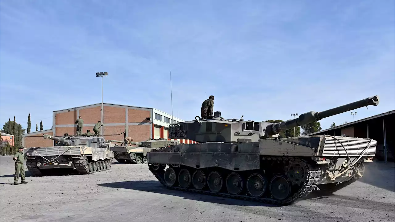 España enseña a 55 soldados ucranianos a manejar los tanques Leopard en Zaragoza